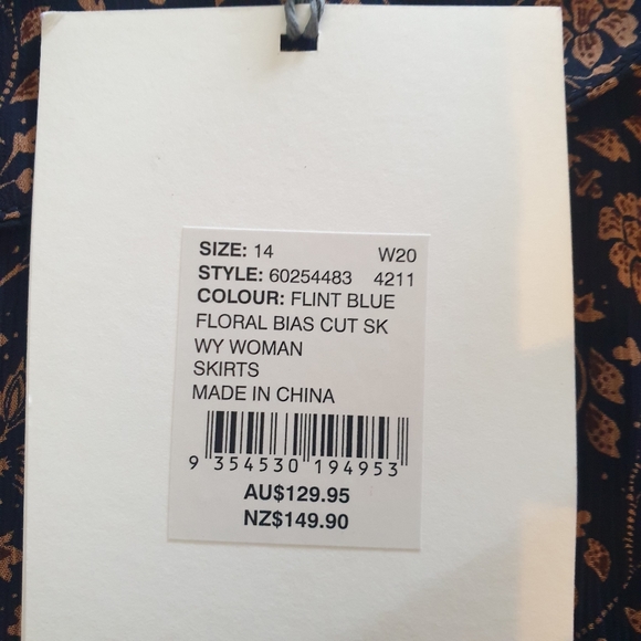 Witchery Flint blue floral bias cut skirt - Picture 5 of 6